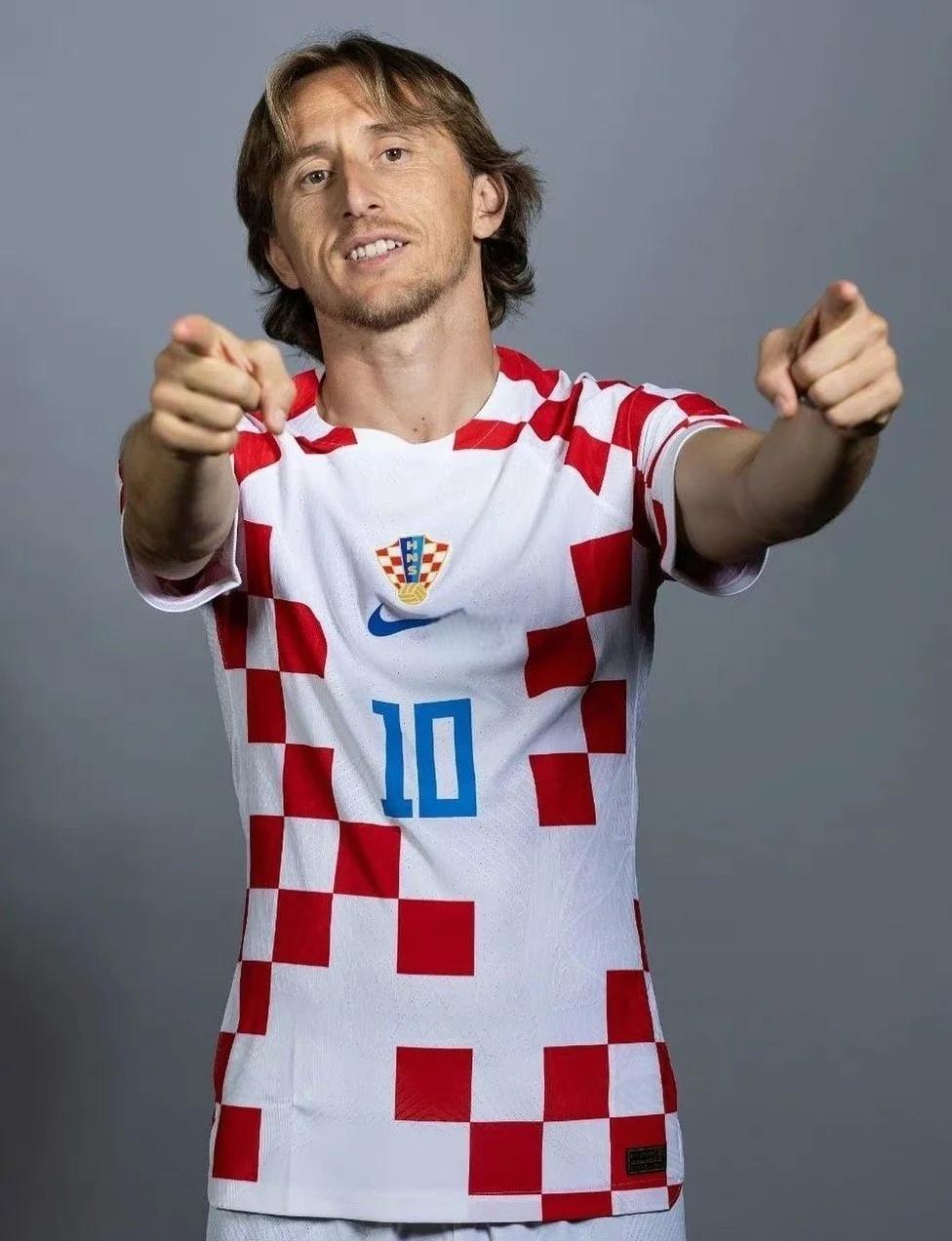 [中超]灯光熄灭又亮起 上海海港绝杀登顶